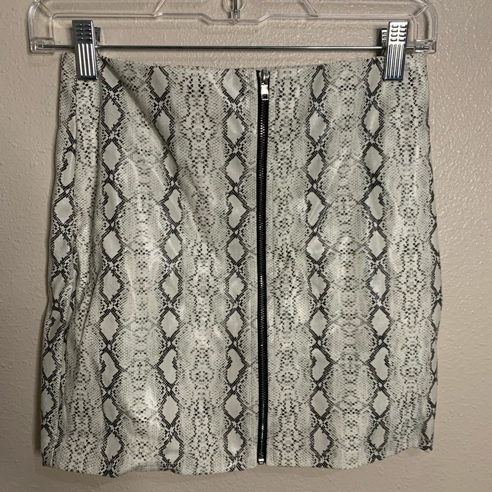 Fashion nova faux leather snake skin zip up skirt